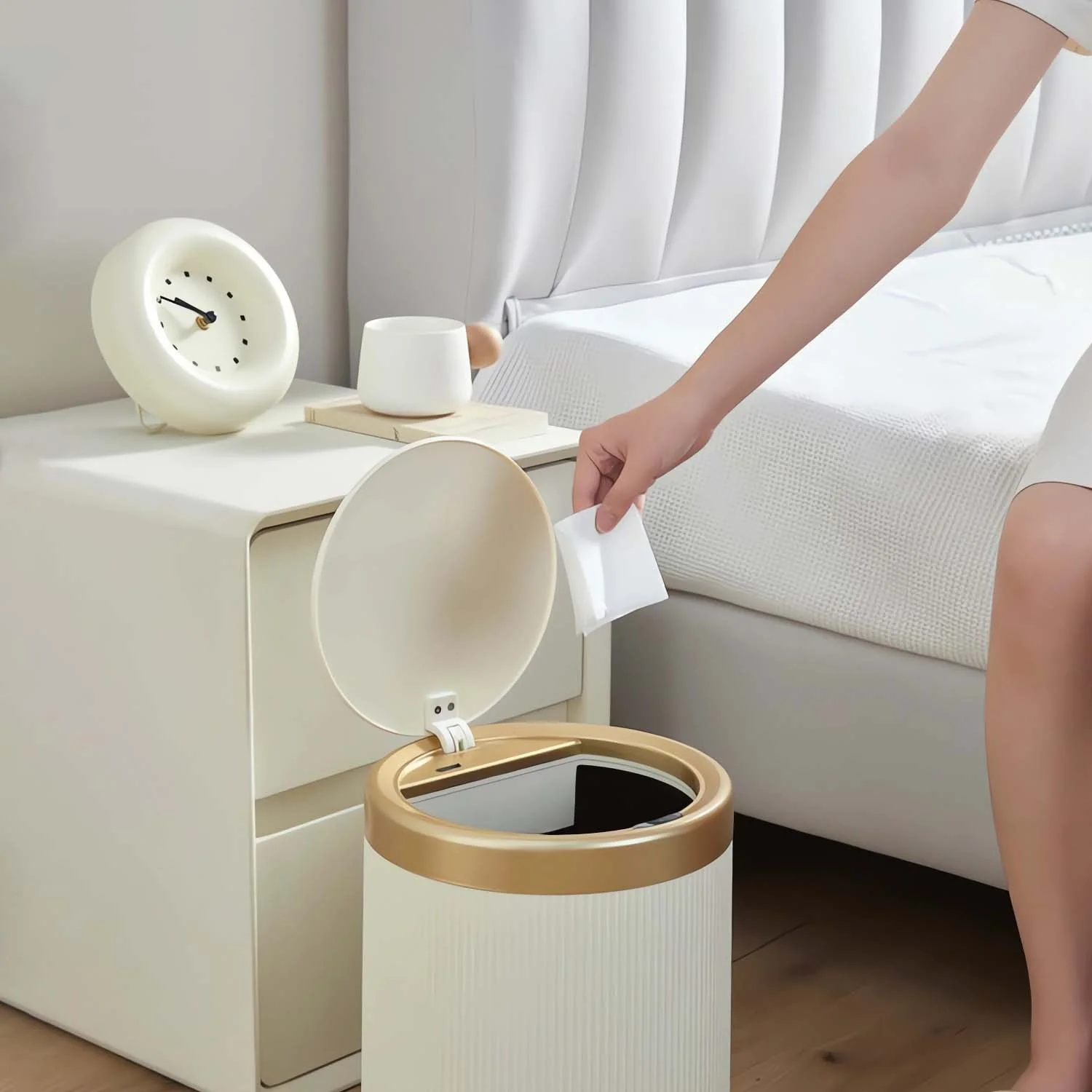 Push-top ABS Bathroom Trash Can with Lid - Image 3